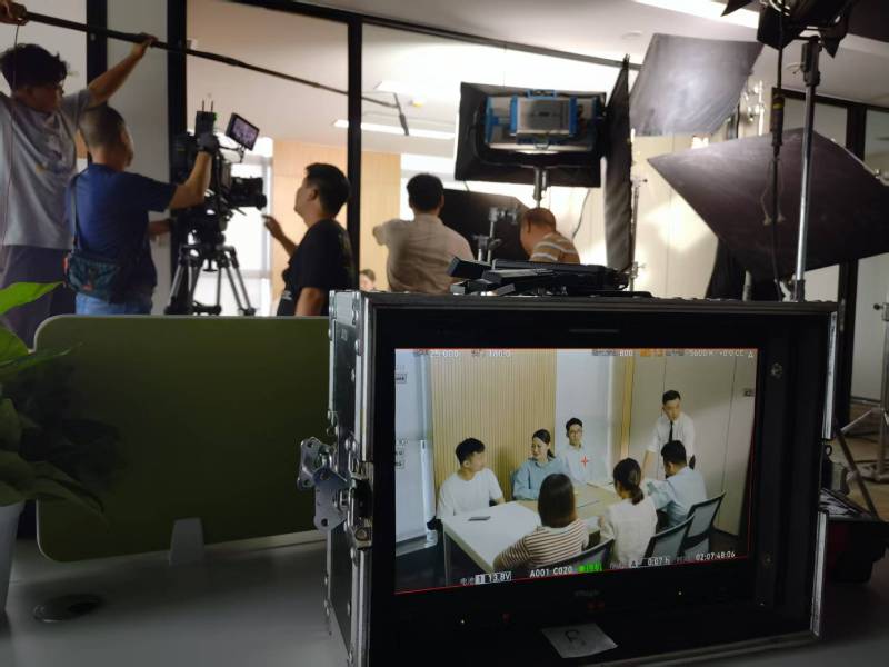 威远县TVC拍摄公司：科技产品视觉化大师，诠释未来感与功能美学